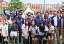 Rektor UNIMUS Prof. Masrukhi bersama jajaran PP PELTI, Dispora Jateng, dan para atlet muda di pembukaan Kejurnas Tenis Junior 2026 Piala Tugu Muda Semarang.