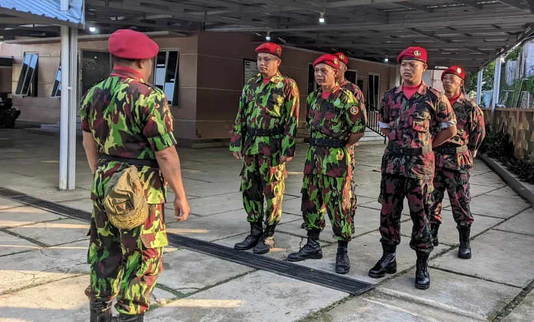 Satu regu Kokam Junior Jepara bersiaga mengamankan Wisuda Akbar Ponpes Nurul Ilmi Bucu.