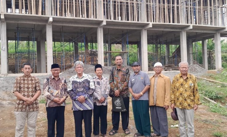 Progres pembangunan gedung baru dua lantai TK ABA Kalikajar Wonosobo yang didukung dana bantuan UMS.