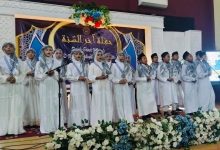 Siswa-siswi SD Muhammadiyah Tangkil Tengah mengenakan busana muslim bernuansa Arabic dan serban saat tampil di atas panggung dalam acara Haflah Akhirussanah di Gedung Hall PCM Pekajangan.
