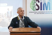 Rektor UMS Prof Harun Joko Prayitno memberikan sambutan dalam pembukaan konferensi internasional SIML mengenai masa depan kecerdasan buatan.