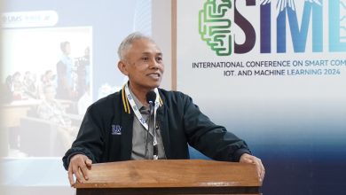 Rektor UMS Prof Harun Joko Prayitno memberikan sambutan dalam pembukaan konferensi internasional SIML mengenai masa depan kecerdasan buatan.