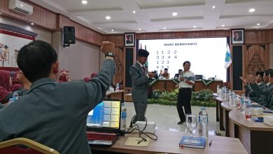 Sekretaris PDM Kota Magelang Salamun saat memberikan sambutan dan membuka workshop guru SMP Mutual Kota Magelang di Yogyakarta.