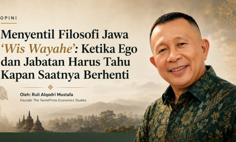 Foto Ruli Alqodri Mustafa dengan latar belakang Candi Borobudur dan judul opini Menyentil Filosofi Jawa Wis Wayahe