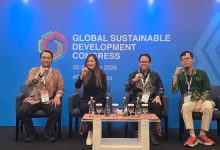 Empat orang delegasi Universitas Muhammadiyah Surakarta duduk berjejer di panggung forum internasional THE Global Sustainable Development Congress 2026 dengan latar belakang backdrop biru bertuliskan Global Sustainable Development Congress.