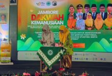 Pembukaan Jambore Dakwah Kemanusiaan oleh pimpinan 'Aisyiyah Jawa Tengah di panggung utama Wonder Park Tawangmangu.