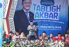 Menteri Pendidikan Dasar dan Menengah Prof. Dr. Abdul Mu'ti memberikan tausiyah pada acara Tabligh Akbar Tahun Baru Islam 1448 H di Purbalingga.
