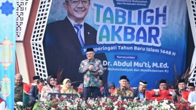 Menteri Pendidikan Dasar dan Menengah Prof. Dr. Abdul Mu'ti memberikan tausiyah pada acara Tabligh Akbar Tahun Baru Islam 1448 H di Purbalingga.