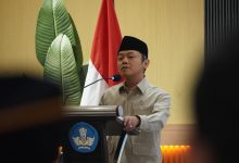 Wakil Menteri Pendidikan Dasar dan Menengah Fajar Riza Ul Haq memberikan arahan dalam Rapat Koordinasi Wilayah Muhammadiyah Jawa Barat di Cimahi.