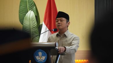 Wakil Menteri Pendidikan Dasar dan Menengah Fajar Riza Ul Haq memberikan arahan dalam Rapat Koordinasi Wilayah Muhammadiyah Jawa Barat di Cimahi.