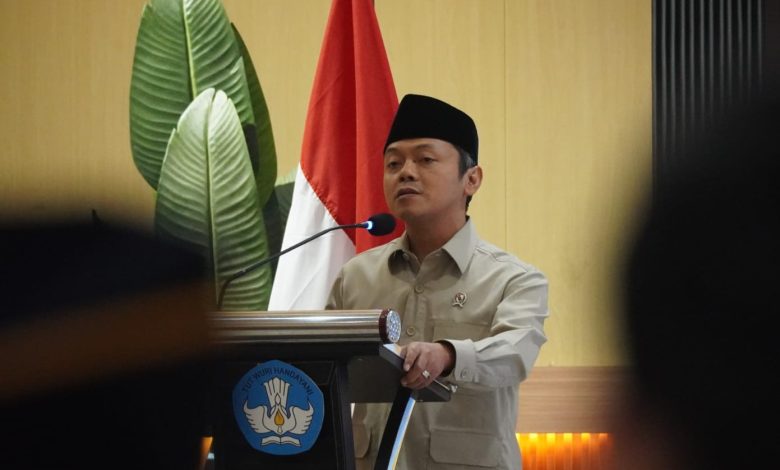 Wakil Menteri Pendidikan Dasar dan Menengah Fajar Riza Ul Haq memberikan arahan dalam Rapat Koordinasi Wilayah Muhammadiyah Jawa Barat di Cimahi.