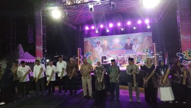 Menteri Dikdasmen Abdul Mu'ti bersama tokoh daerah membuka Jambore MCC LKSA Muhammadiyah dan Aisyiyah di Kebumen dengan simbolis memukul kentongan bambu.