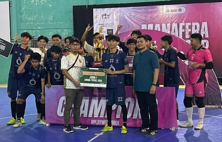 Tim futsal MAN 2 Yogyakarta merayakan kemenangan sebagai juara 1 di ajang Manafera Futsal Cup 2026 dan menerima beasiswa prestasi olahraga dari UNIMUGO.