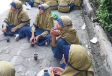 Suasana diskusi panel jajaran narasumber di atas panggung Seminar Nasional Sutan Takdir Alisjahbana Uhamka.