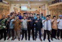 Peserta dan pemateri Sekolah Tabligh PW Muhammadiyah Jawa Tengah berfoto bersama setelah sesi pembekalan Manajemen Lazismu di SMK Muhammadiyah 1 Sukoharjo.