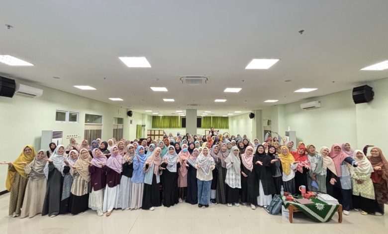 Ratusan kader perempuan berkemajuan menghadiri Konsolidasi Wilayah PWNA Jawa Tengah di UNIMUS Semarang untuk penguatan gerakan dakwah digital perempuan.