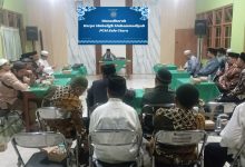 Suasana para tokoh agama menyimak pemaparan materi dalam acara Munadhoroh Korps Mubaligh Muhammadiyah PCM Solo Utara.