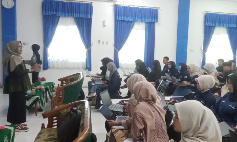 Mahasiswa STIEM Cilacap mengikuti pelatihan praktik audit keuangan untuk meningkatkan kompetensi profesional