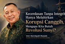 Feature image artikel opini tentang revolusi integritas, menampilkan potret tokoh pria dengan latar simbol kecerdasan, hukum, dan isu korupsi canggih.