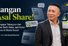 Poster edukasi media sosial yang menampilkan potret Ruli Alqodri Mustafa dengan teks utama "Jangan Asal Share!" dan penjelasan tentang pentingnya Tabayyun serta Cover Both Sides sebagai kunci waras di media sosial, dilengkapi dengan berbagai ikon verifikasi fakta dan perimbangan.
