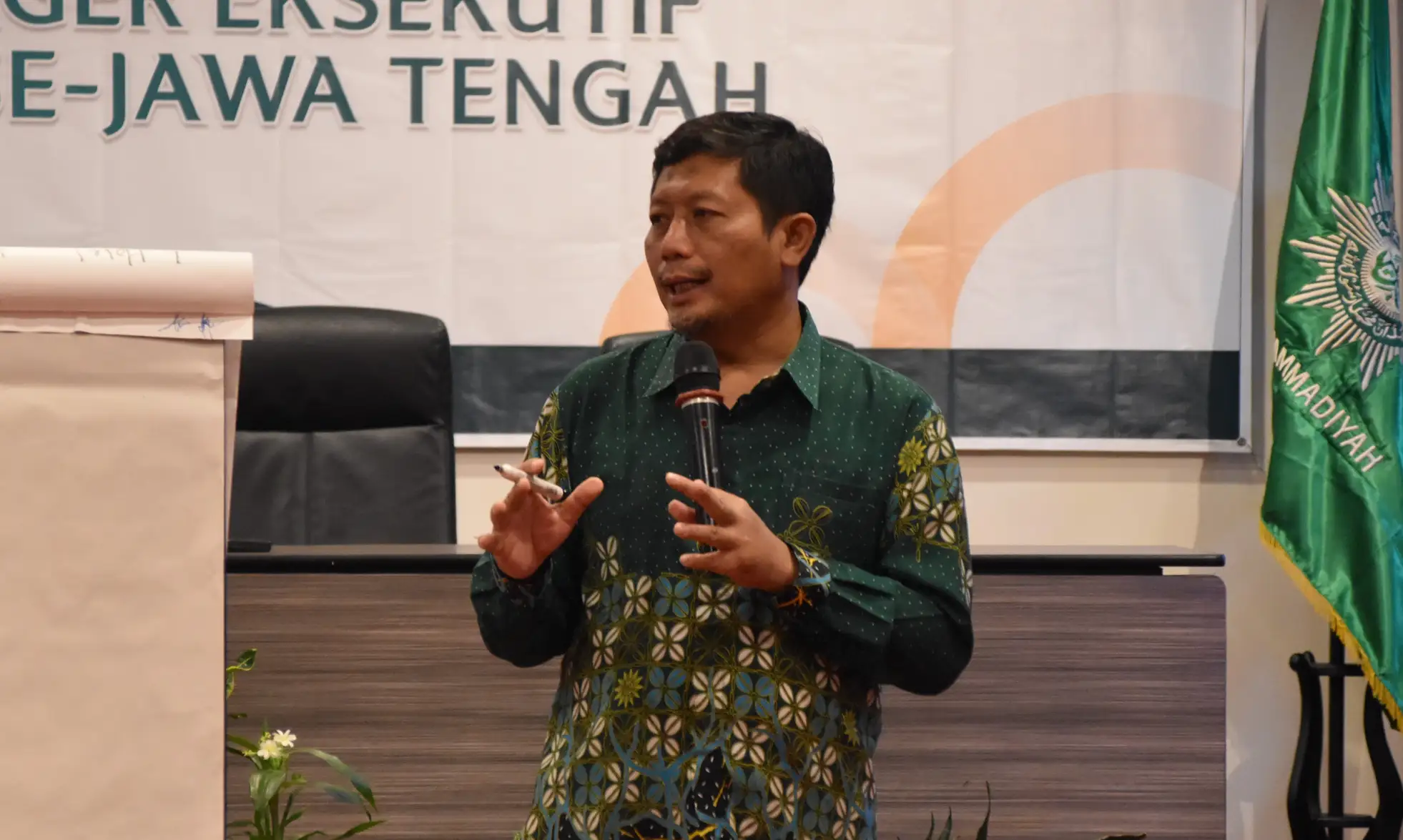 Sekretaris PWM Jawa Tengah Dodok Sartono memberikan pengarahan pada Pelatihan Manajer Eksekutif PDM se-Jawa Tengah di Hotel Candi Indah Semarang.