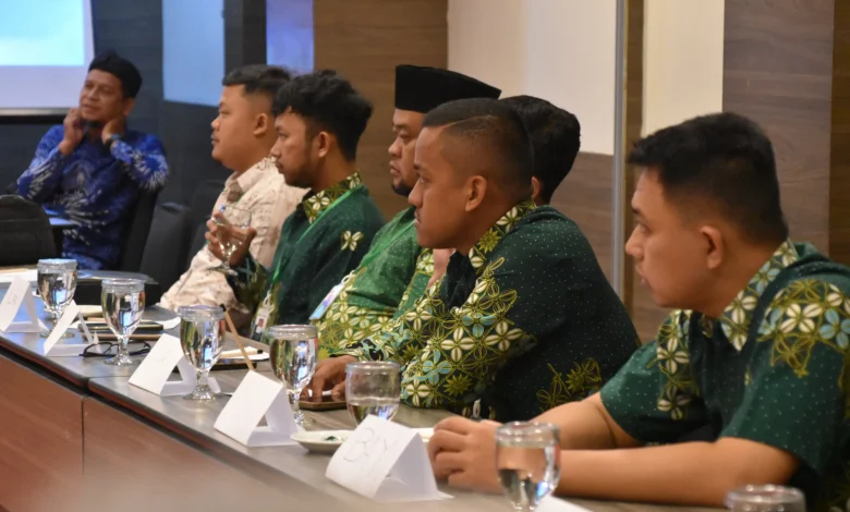 Peserta Pelatihan Manajer Eksekutif PDM se-Jawa Tengah menyimak penyampaian materi di Hotel Candi Indah Semarang.
