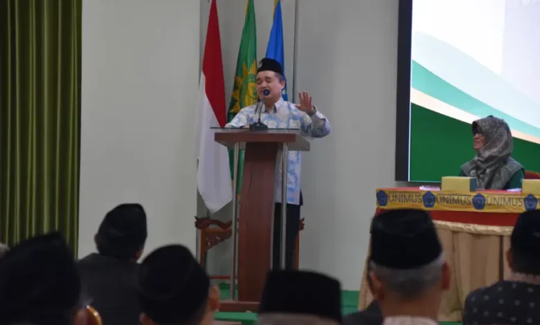 Ketua PWM Jawa Tengah Dr. KH. Tafsir, M.Ag. memberikan sambutan dalam FGD Sinergi PTMA dan Pesantren Muhammadiyah di Unimus Semarang.