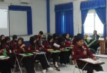 Suasana Musyawarah Komisariat PK IMM STIEM Cilacap saat pemilihan ketua umum baru di aula kampus.