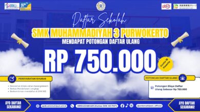 Banner promosi SPMB SMK Muhammadiyah 3 Purwokerto tahun ajaran baru, menampilkan informasi potongan biaya daftar ulang Rp 750.000 untuk 18 siswa baru berdomisili Karangklesem. Gambar ini juga mencantumkan logo SMK Pusat Keunggulan dan rincian kontak sekolah.