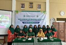 Pengurus BIKKSA Aisyiyah Temanggung dalam kegiatan sosialisasi persiapan pranikah untuk generasi muda.