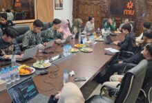 Suasana entry meeting audit keuangan Lazismu Jawa Tengah tahun buku 2026 bersama tim auditor di ruang rapat kantor wilayah.