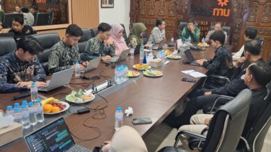 Suasana entry meeting audit keuangan Lazismu Jawa Tengah tahun buku 2026 bersama tim auditor di ruang rapat kantor wilayah.