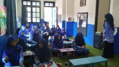 Suasana pertemuan rutin ustadzah Ikatan Guru Taman Pendidikan Al-Qur’an atau IGTPQ Wilayah Utara di dalam ruangan kelas TPQ Al-Hikmah 1 Bangsri Jepara.