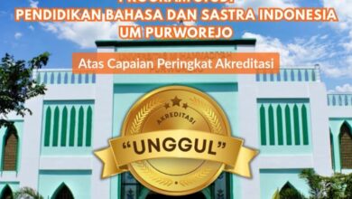 Gedung Universitas Muhammadiyah Purworejo dengan logo medali emas Akreditasi Unggul untuk Prodi PBSI UMPWR.