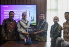 Foto bersama jajaran pimpinan UMP dan PT International Test Center saat penandatanganan kerja sama penyelenggaraan sertifikasi TOEIC resmi di kampus Universitas Muhammadiyah Purwokerto.