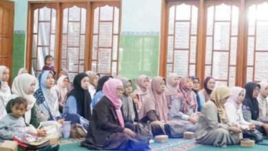 Orang tua murid MIM Digdaya Bolon mengikuti sosialisasi cara mendidik anak dan pengenalan Metode Ummi saat tahun ajaran baru.