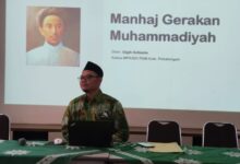 Ketua MPKSDI PDM Kabupaten Pekalongan Gigih Setianto saat memaparkan materi Manhaj Gerakan Muhammadiyah dalam kajian ideologi kader.