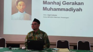 Ketua MPKSDI PDM Kabupaten Pekalongan Gigih Setianto saat memaparkan materi Manhaj Gerakan Muhammadiyah dalam kajian ideologi kader.