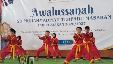 Pertunjukan seni bela diri siswa dalam acara Awalussanah SDMT Masaran untuk mendukung kreativitas dan pendidikan anak.