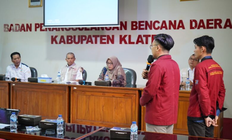 Tim PPK Ormawa IMM FKIP UMS memaparkan inovasi mitigasi banjir saat audiensi dengan pihak BPBD Kabupaten Klaten.