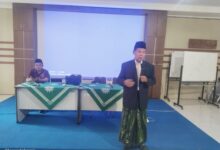 M. Iqbal Nurpriyanto sedang memberikan pemaparan materi dalam agenda Sekolah Kader Muhammadiyah di Kampus 2 UMPP Pekalongan.