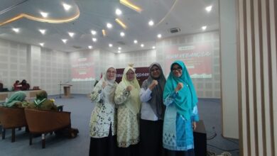 Delegasi Pimpinan Daerah Nasyiatul Aisyiyah (PDNA) Kabupaten Pekalongan berfoto bersama saat menghadiri Forum Kebangsaan PC IMM Pekalongan Raya.