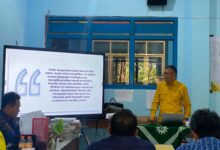 Dr. Utomo, M.Pd. memaparkan materi inovasi pembelajaran menggunakan media cerita bergambar dalam workshop bersama UMKABA di Kendal.