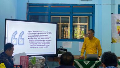 Dr. Utomo, M.Pd. memaparkan materi inovasi pembelajaran menggunakan media cerita bergambar dalam workshop bersama UMKABA di Kendal.