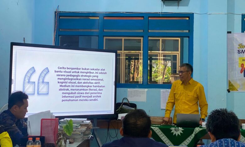 Dr. Utomo, M.Pd. memaparkan materi inovasi pembelajaran menggunakan media cerita bergambar dalam workshop bersama UMKABA di Kendal.
