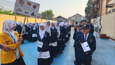 Siswa baru SMP Muhammadiyah PK Kottabarat berbaris tertib mengikuti apel hari pertama masuk sekolah