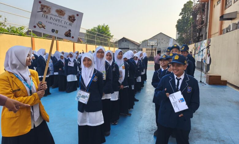 Siswa baru SMP Muhammadiyah PK Kottabarat berbaris tertib mengikuti apel hari pertama masuk sekolah