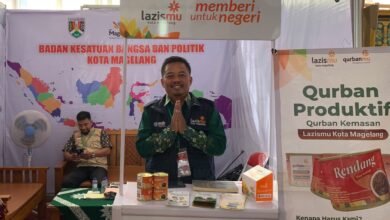 Amil Lazismu Kota Magelang mengedukasikan program Tabungan Qurban dan produk Rendangmu di stan pameran Magelang Fair 2026.