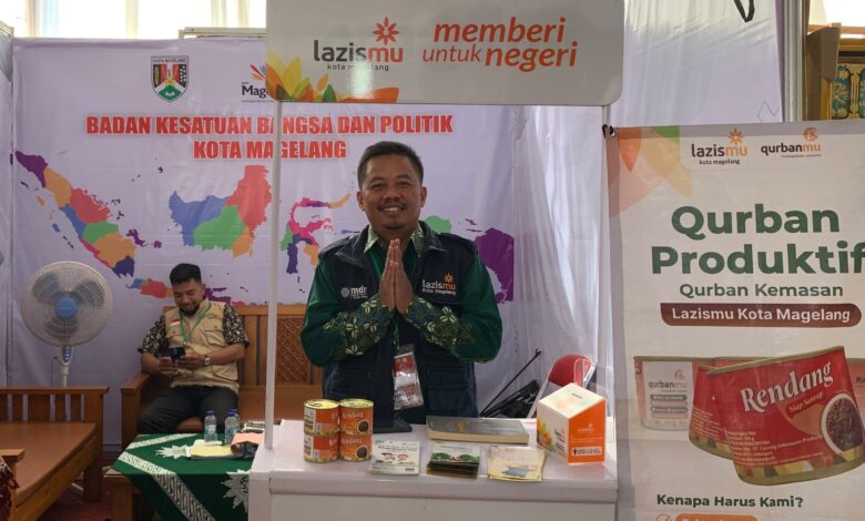 Amil Lazismu Kota Magelang mengedukasikan program Tabungan Qurban dan produk Rendangmu di stan pameran Magelang Fair 2026.