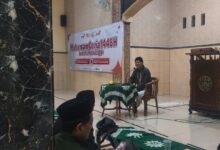 Wakil Ketua Lazismu Jateng mengisi kajian Muharram Lazismu di Purbalingga untuk mengajak jemaah evaluasi diri